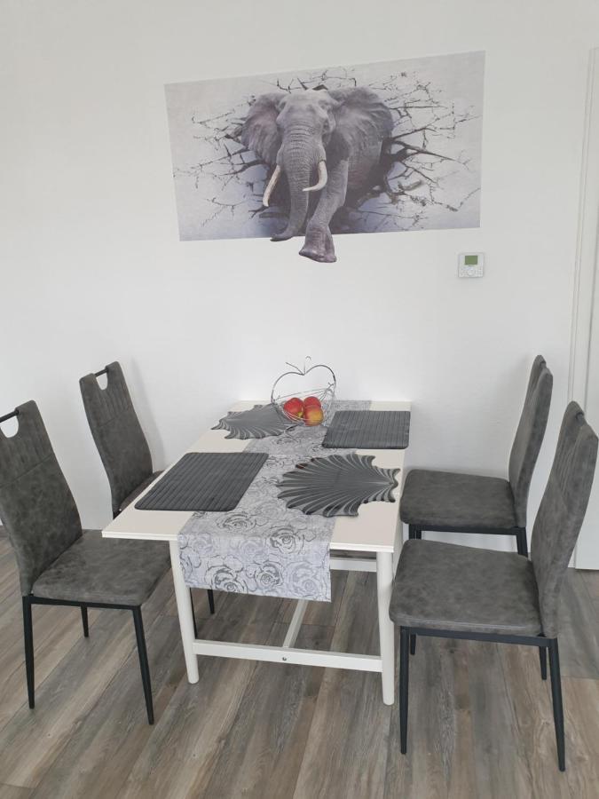 Ferienwohnung Leilas Lodge Лангелсхайм Екстериор снимка